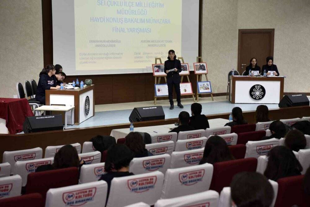 Başkan Pekyatırmacı münazara yarışmasını izledi