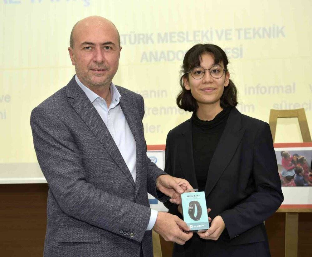 Başkan Pekyatırmacı münazara yarışmasını izledi