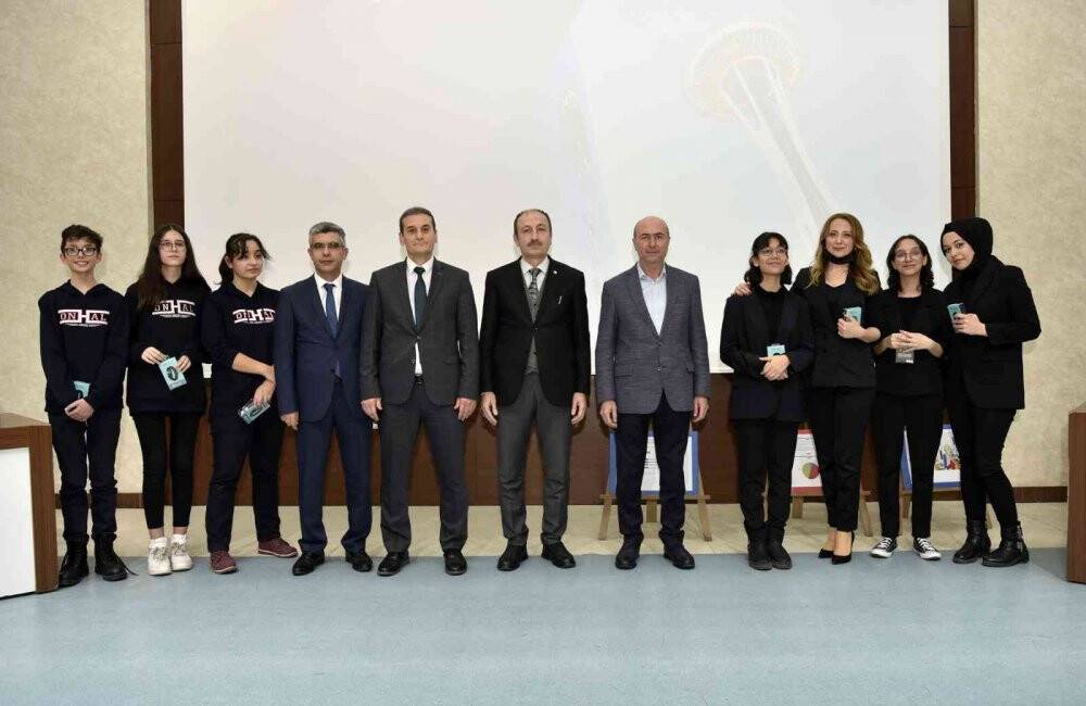 Başkan Pekyatırmacı münazara yarışmasını izledi