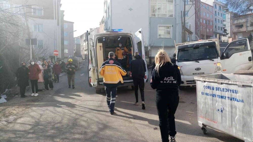 Çorlu’da geri dönüşüm deposundaki yangında can pazarı: 2 yaralı