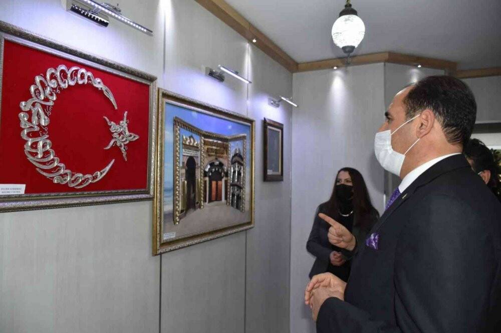 El sanatları alanındaki kurslarda ortaya çıkan ürünlerin yer aldığı sergi düzenlendi