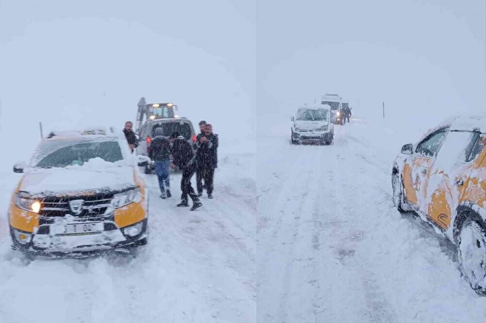 Karda mahsur kalan vatandaşlar kurtarıldı
