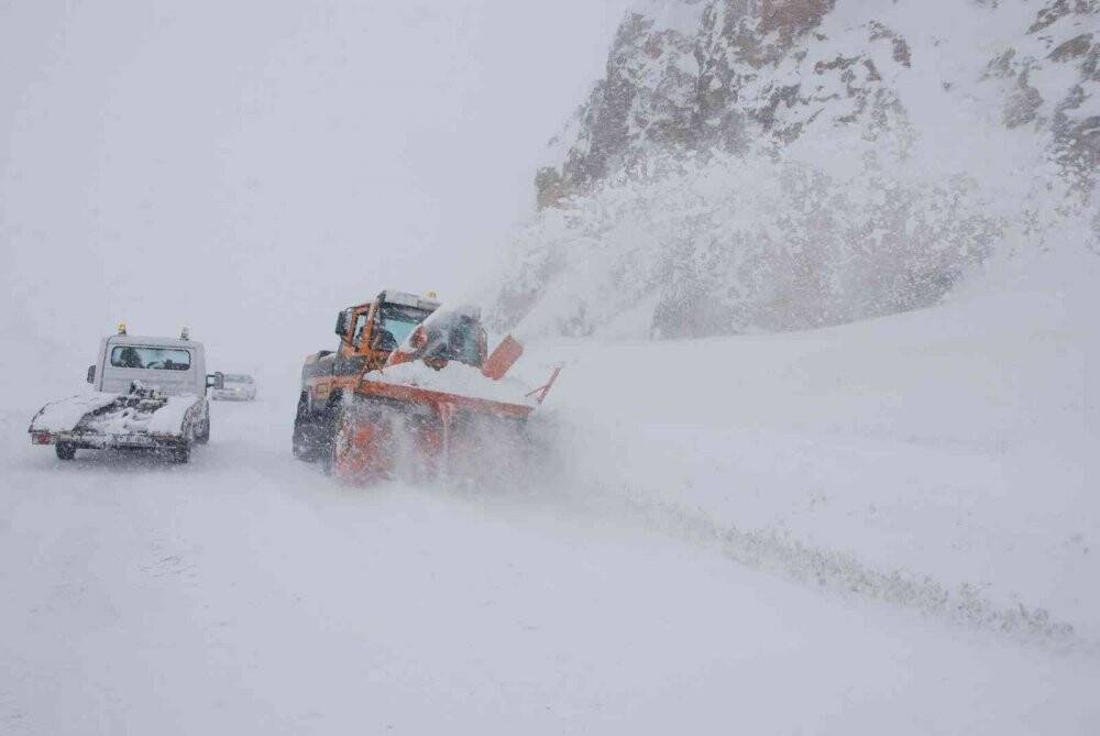 Konya yolunda kar yağışı etkili oluyor