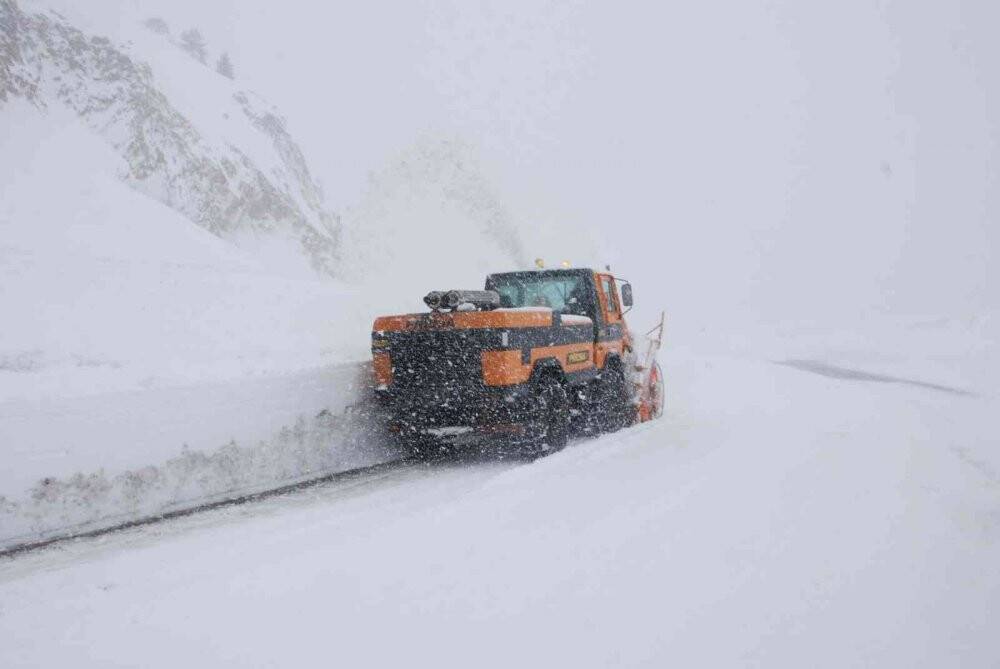 Konya yolunda kar yağışı etkili oluyor