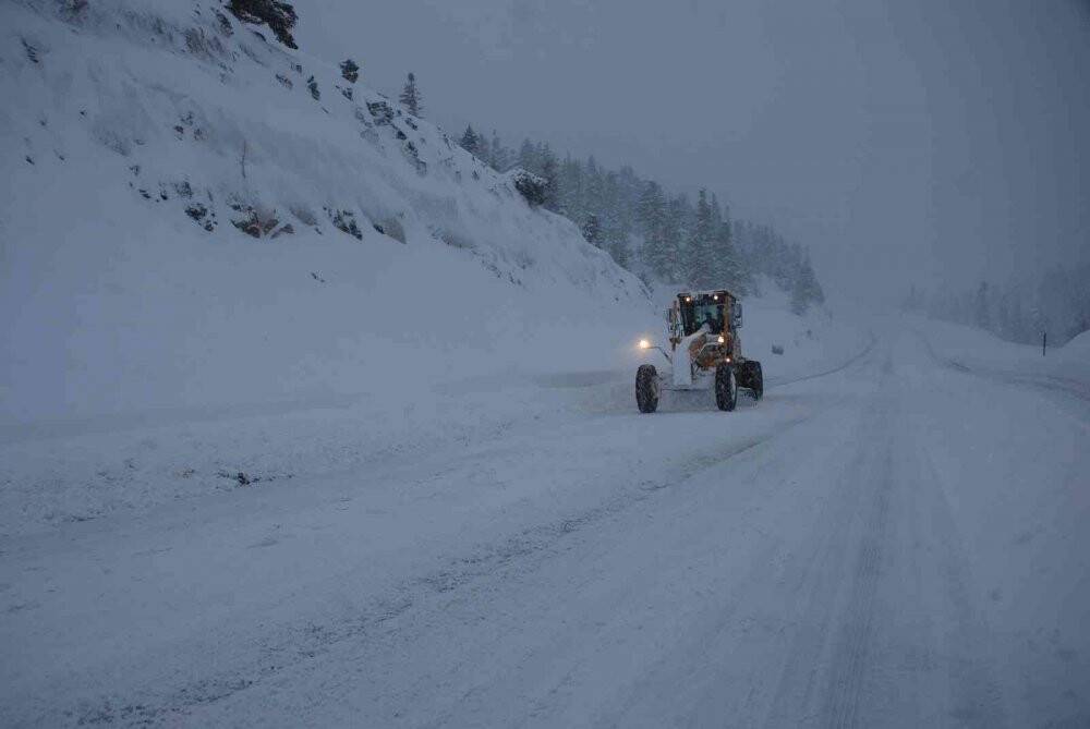 Konya yolunda kar yağışı etkili oluyor