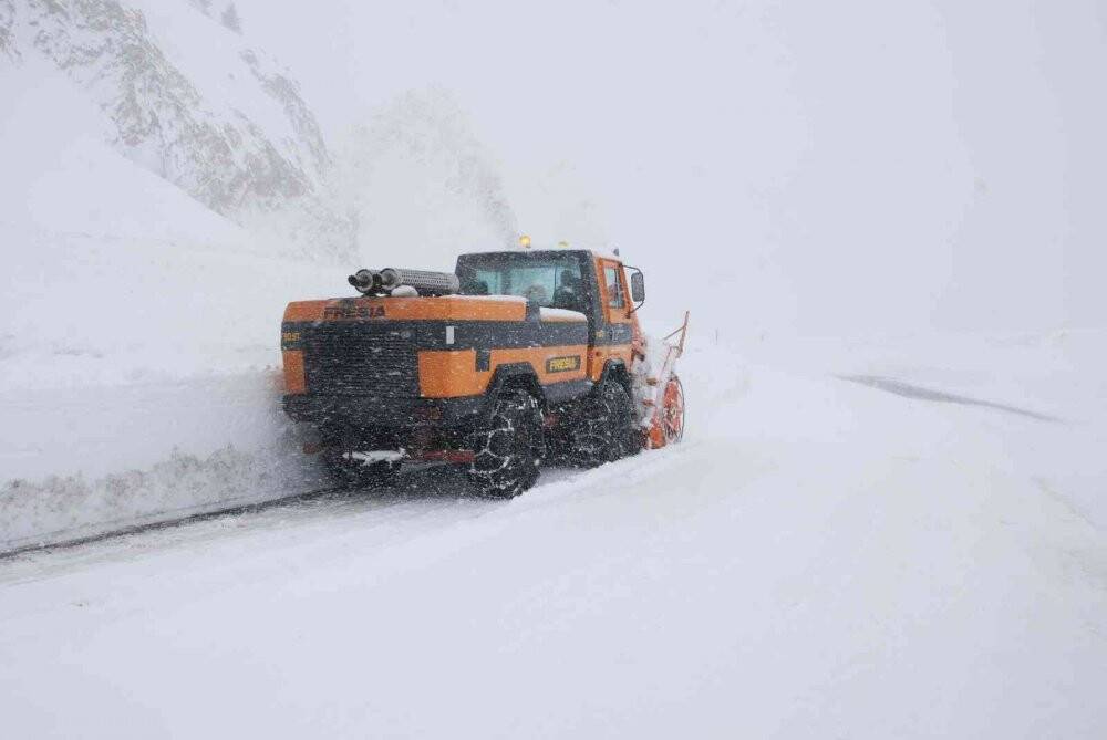 Konya yolunda kar yağışı etkili oluyor