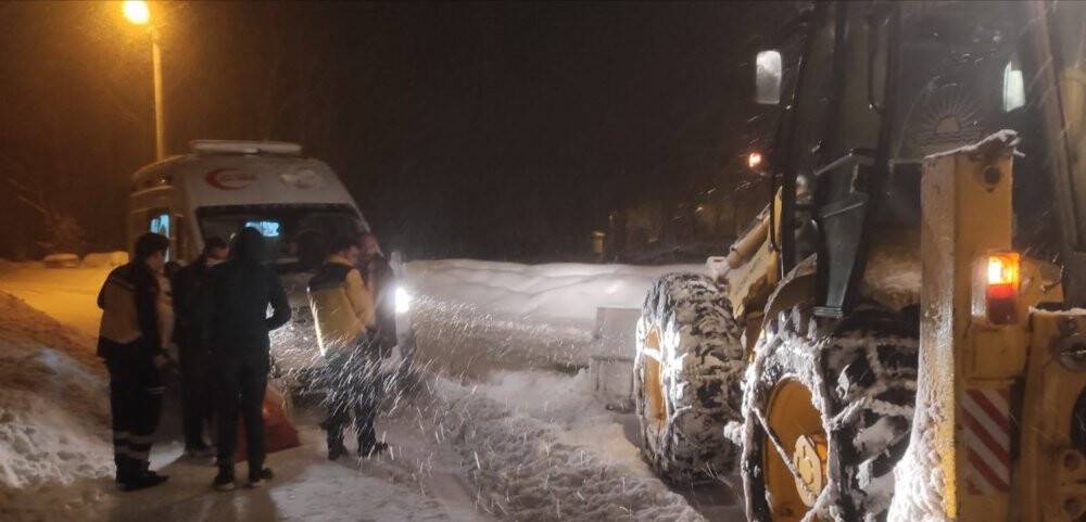 Van Büyükşehir Belediyesinden karla mücadele çalışması