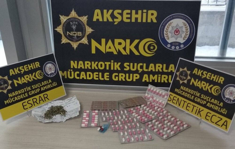Akşehir’de durdurulan araçta 150 adet uyuşturucu hap ele geçirildi