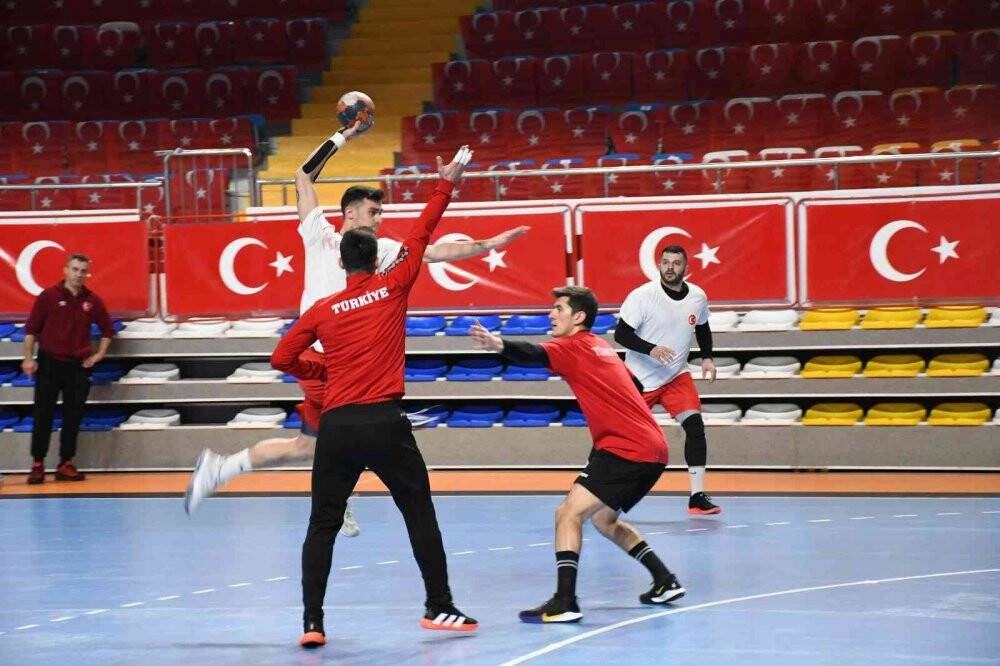 A Milli Erkek Hentbol Takımı Yunanistan maçına hazır