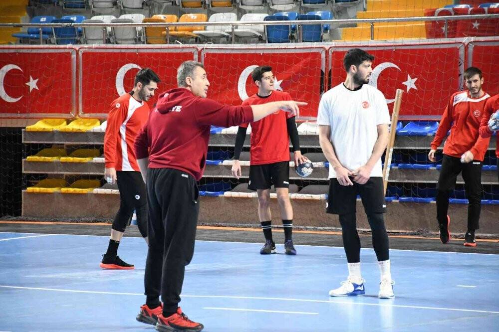 A Milli Erkek Hentbol Takımı Yunanistan maçına hazır