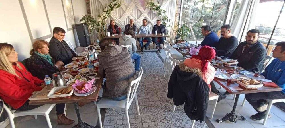 AK Parti İlçe Başkan Yardımcısı Murat Tuna, “Laf siyaseti yapıyorlar”