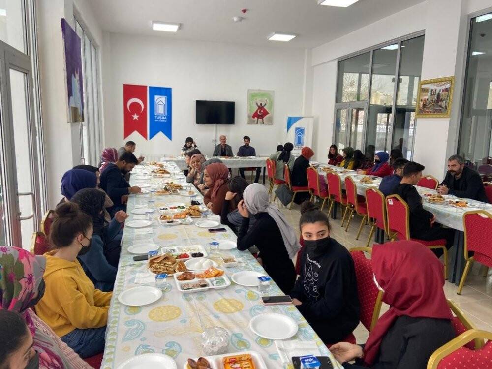 Başkan Akman, gençlerle tecrübe paylaşımında bulundu