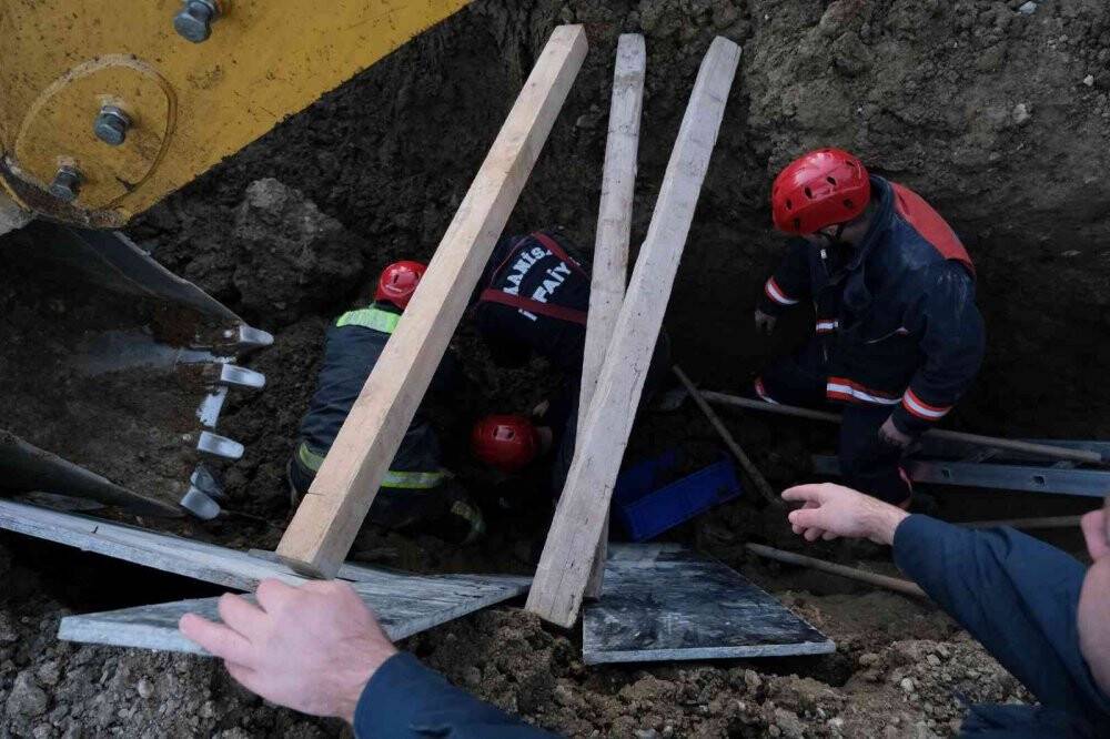 Manisa’da göçük altında kalan işçinin cesedine ulaşıldı