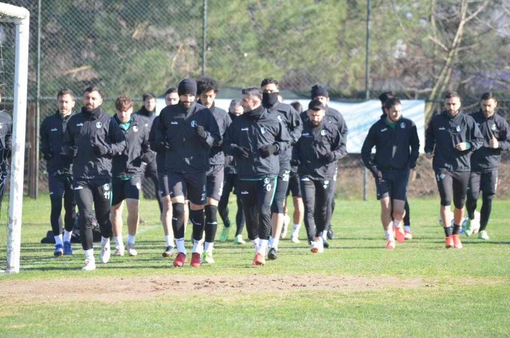 Sakaryaspor, 45 puanla liderliğini koruyor