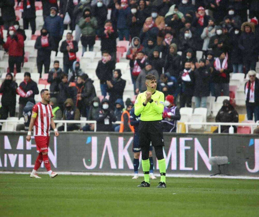 Sivasspor-Trabzonspor maçında Ahmet Çalık anıldı