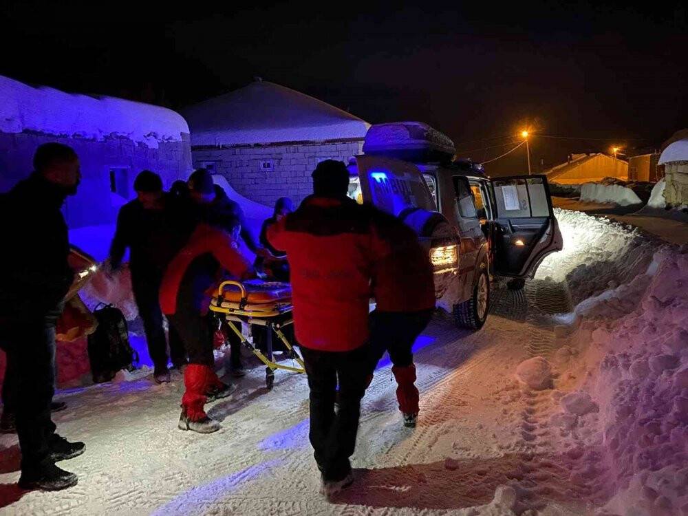 Van’da sağlık çalışanlarının zorlu kış nöbeti devam ediyor