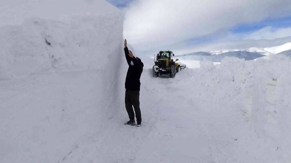 2 bin 500 rakımlı dağ köylerinde karla mücadele sürüyor