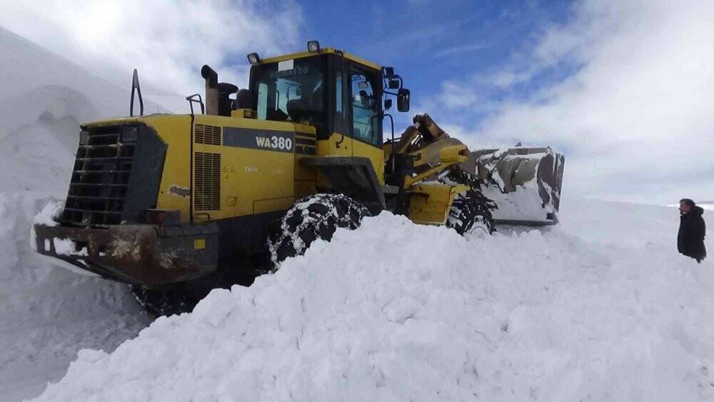 2 bin 500 rakımlı dağ köylerinde karla mücadele sürüyor