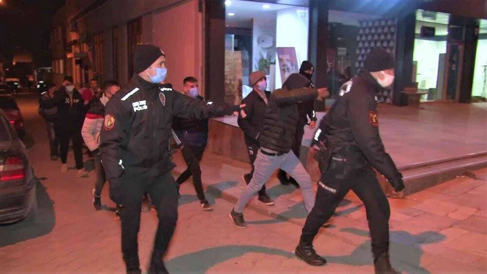 Akıl almaz kumar operasyonda 20’si çocuk 100 kişi suçüstü yakalandı