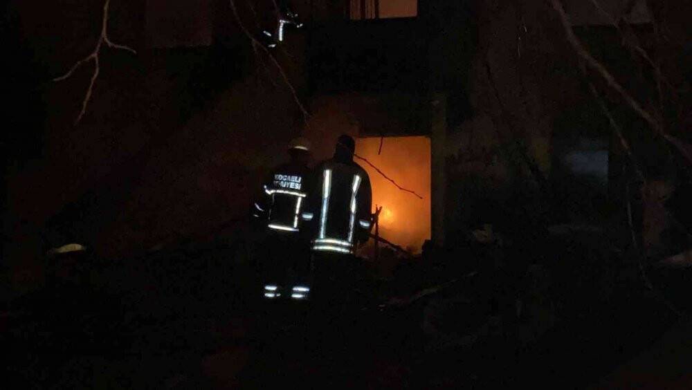 Çöp evde alevler yeniden yükseldi