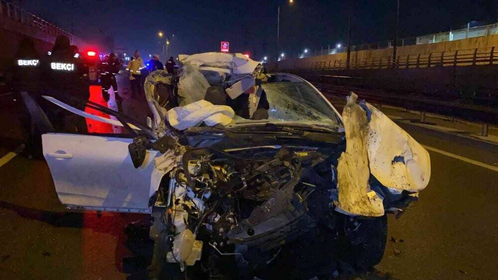 D-100’de tıra arkadan çarpan otomobil hurdaya döndü: 2 yaralı