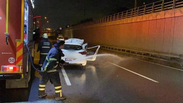 D-100’de tıra arkadan çarpan otomobil hurdaya döndü: 2 yaralı