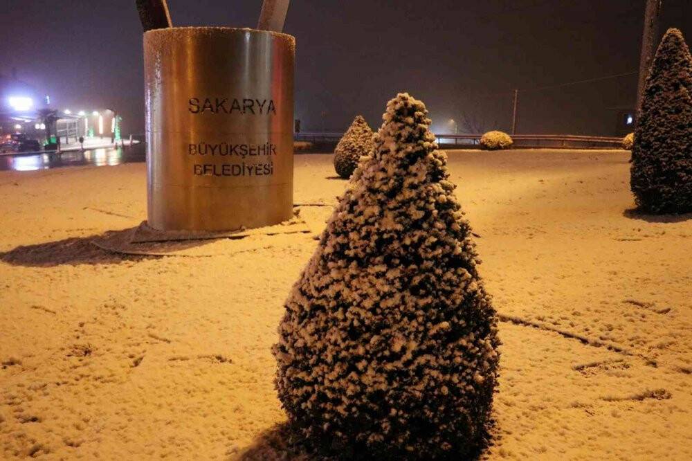 Kar yağışı Sakarya’yı beyaza bürüdü