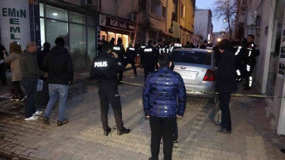 Kocası sokak ortasında öldürdü
