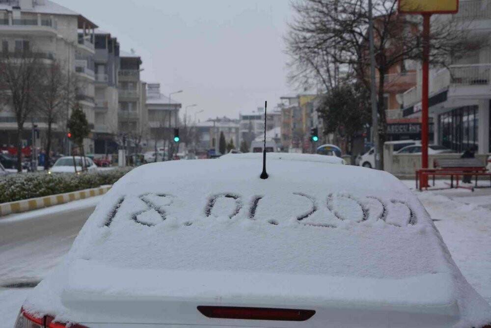 Antalya’nın Korkuteli ilçesinde kar sevinci