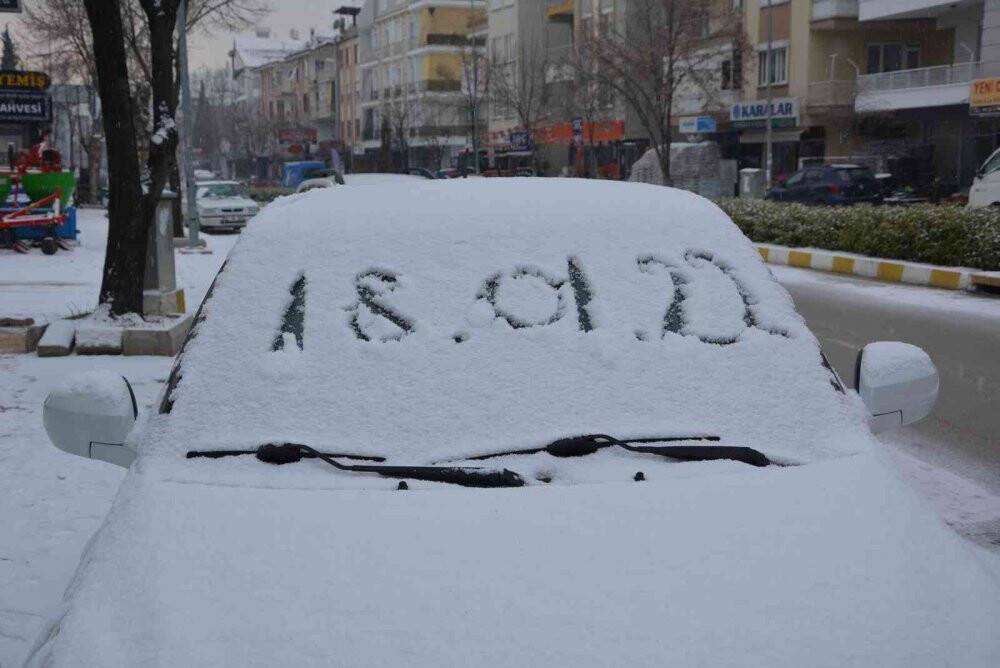 Antalya’nın Korkuteli ilçesinde kar sevinci