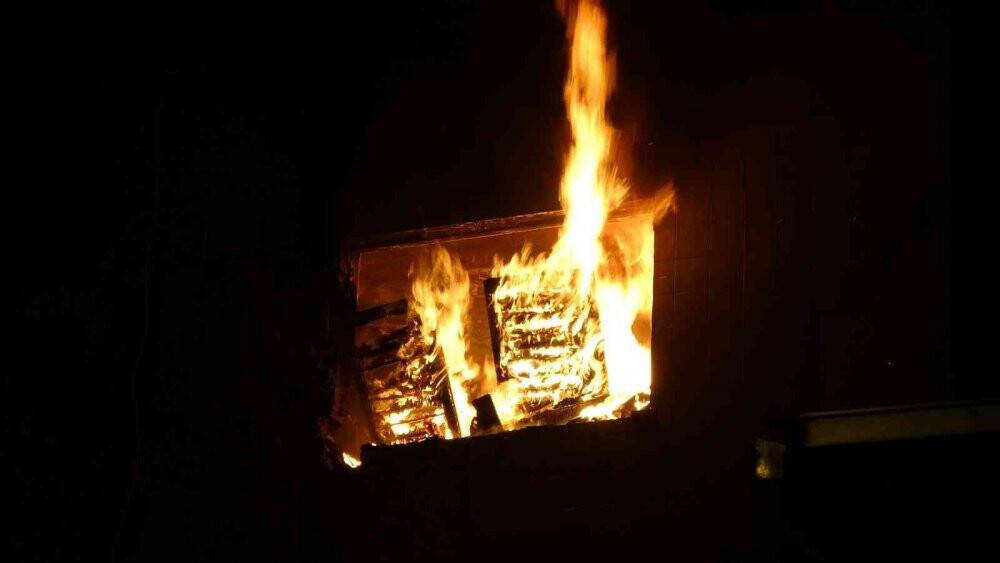 Bursa’da 3 katlı kullanılmayan binada korkutan yangın
