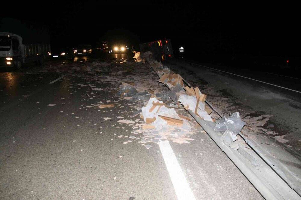 Konya’da kaza! Tır devrildi: 1 yaralı