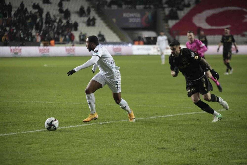 Konyaspor zirve mücadelesini sürdürdü