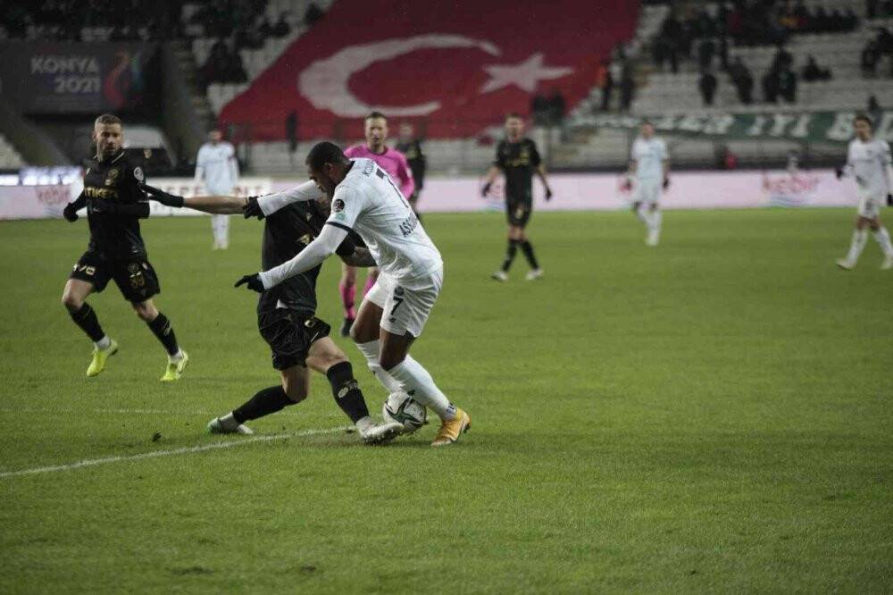 Konyaspor zirve mücadelesini sürdürdü