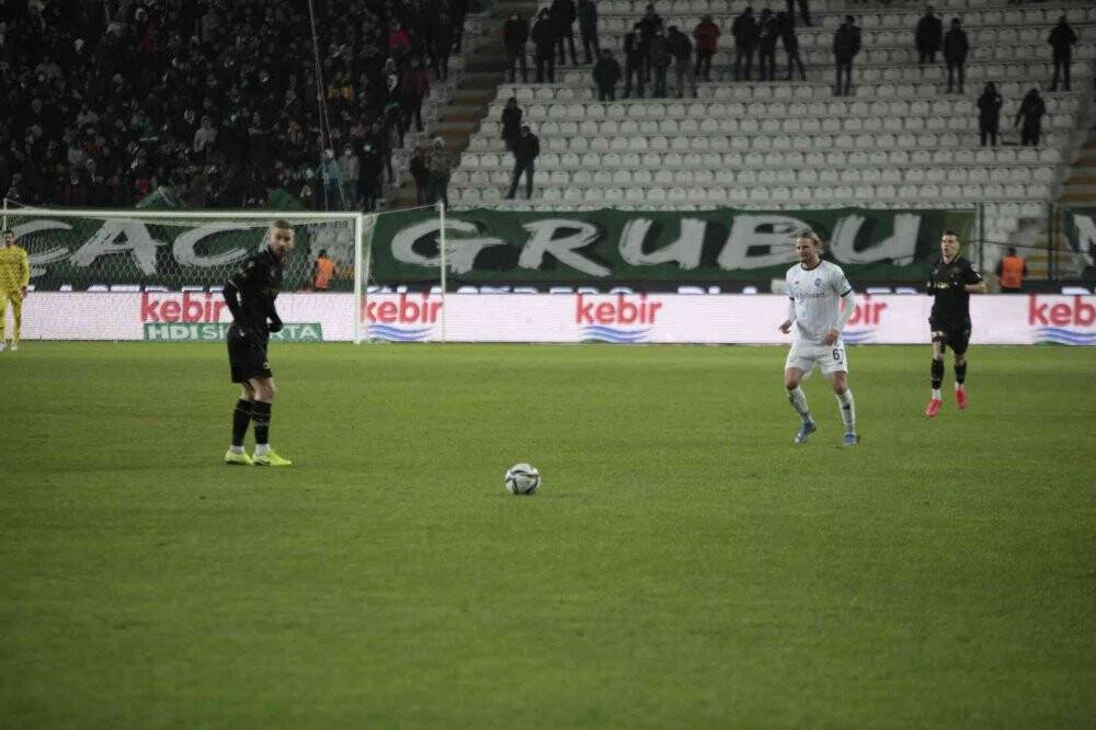 Konyaspor zirve mücadelesini sürdürdü