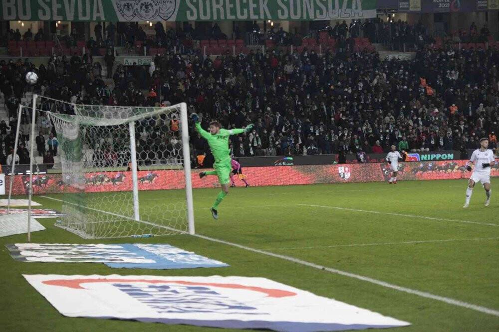 Konyaspor zirve mücadelesini sürdürdü