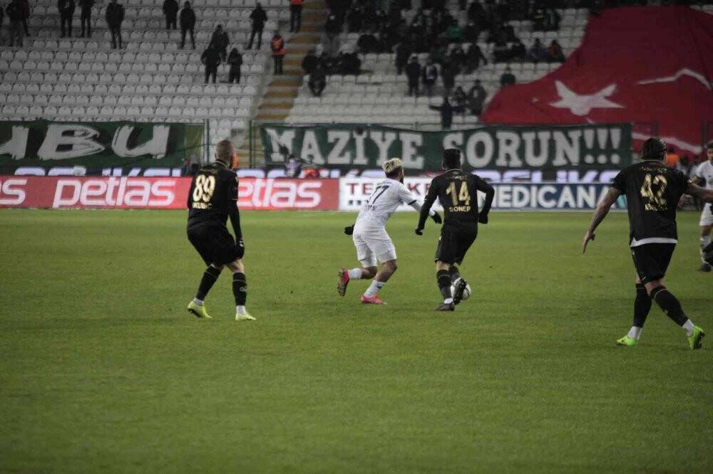 Konyaspor zirve mücadelesini sürdürdü