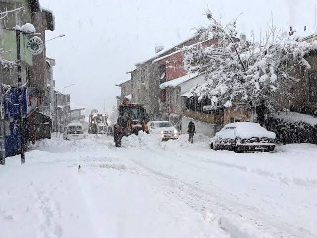 Tunceli’de kar nedeniyle bazı yollar trafiğe kapatıldı