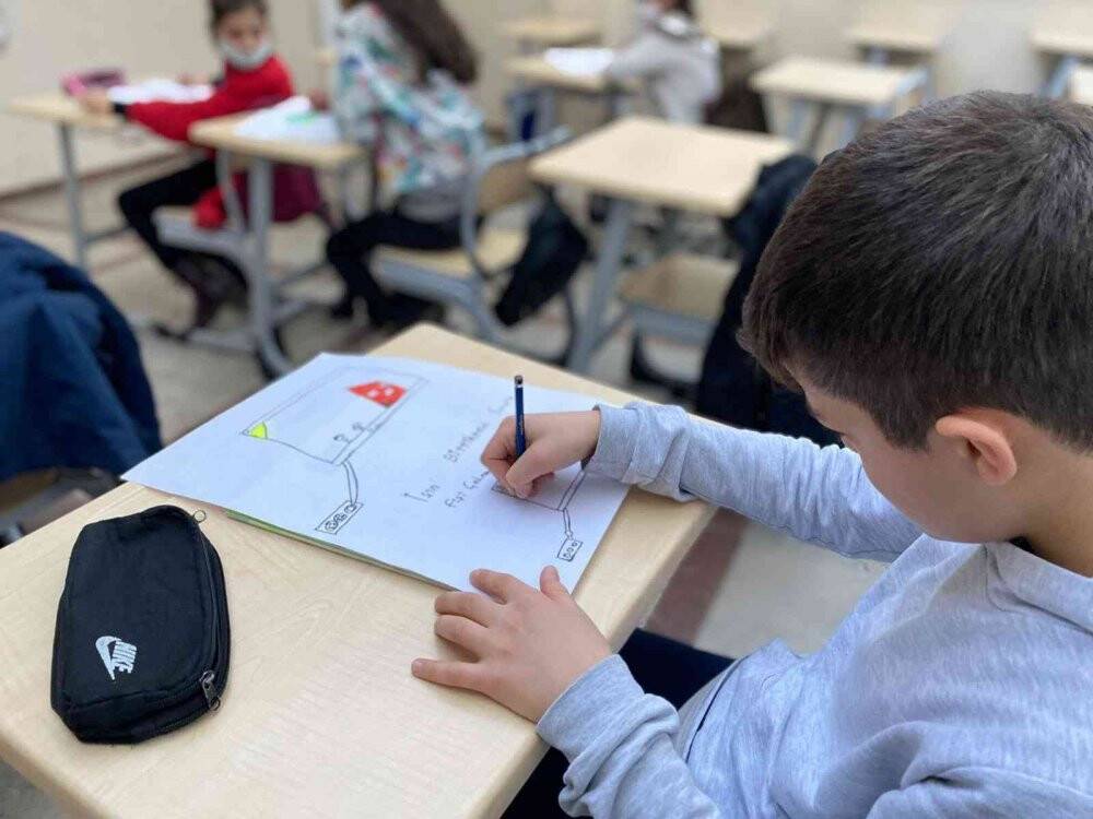 ’Uyanış Gençlik’ enerji tasarrufu haftasını kutladı