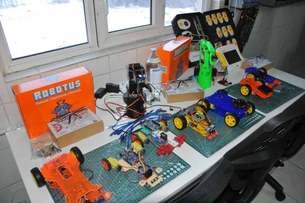 Akşehir BİLSEM’e robotik kodlama atölyesi açıldı