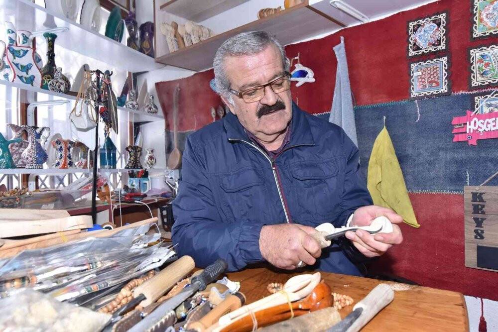 Başkan Altay Konya’nın yaşayan tek tahta kaşık ustasını ziyaret etti