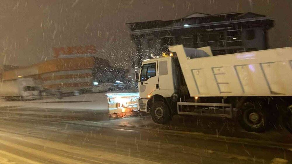 Düzce’de kar yağışı gece saatlerinde etkili oluyor