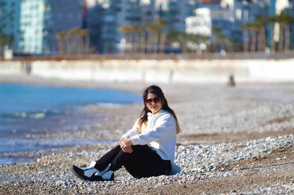 Karla kaplı Türkiye’ye inat Antalya’da deniz keyfi