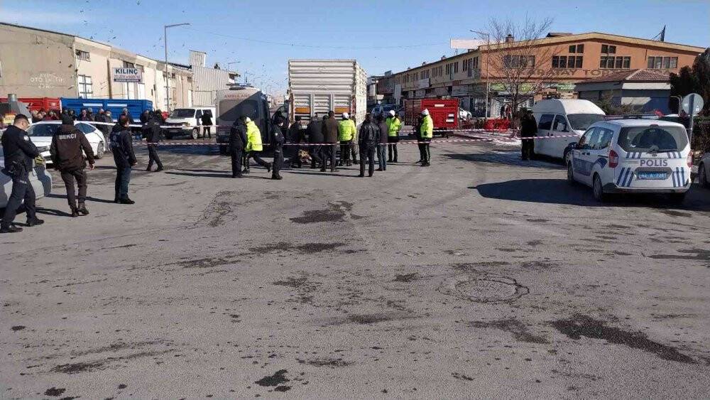 Konya’da feci kaza! Tırın altında kalan yaya hayatını kaybetti