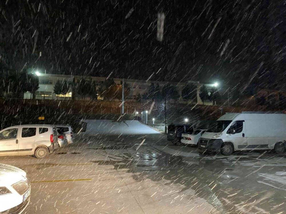 Sakarya’da kar yağışı etkili oluyor