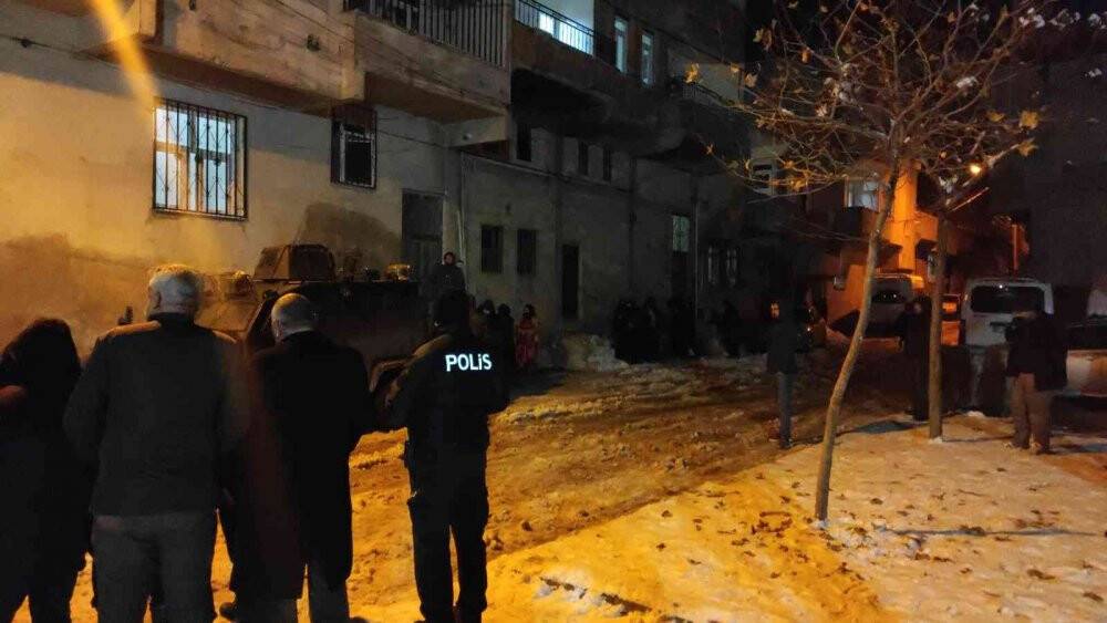 Şanlıurfa’da 5 çocuk annesi kadın evinde silahla öldürüldü