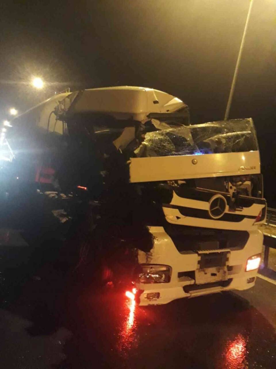 TEM Otoyolu’nda zincirleme kaza: 13 yaralı