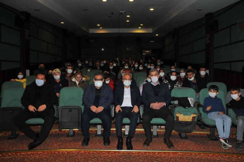 Başkan Akkaya, şehit aileleri ve gazilerle ‘İyi Ki Varsın Eren’ filmini izledi