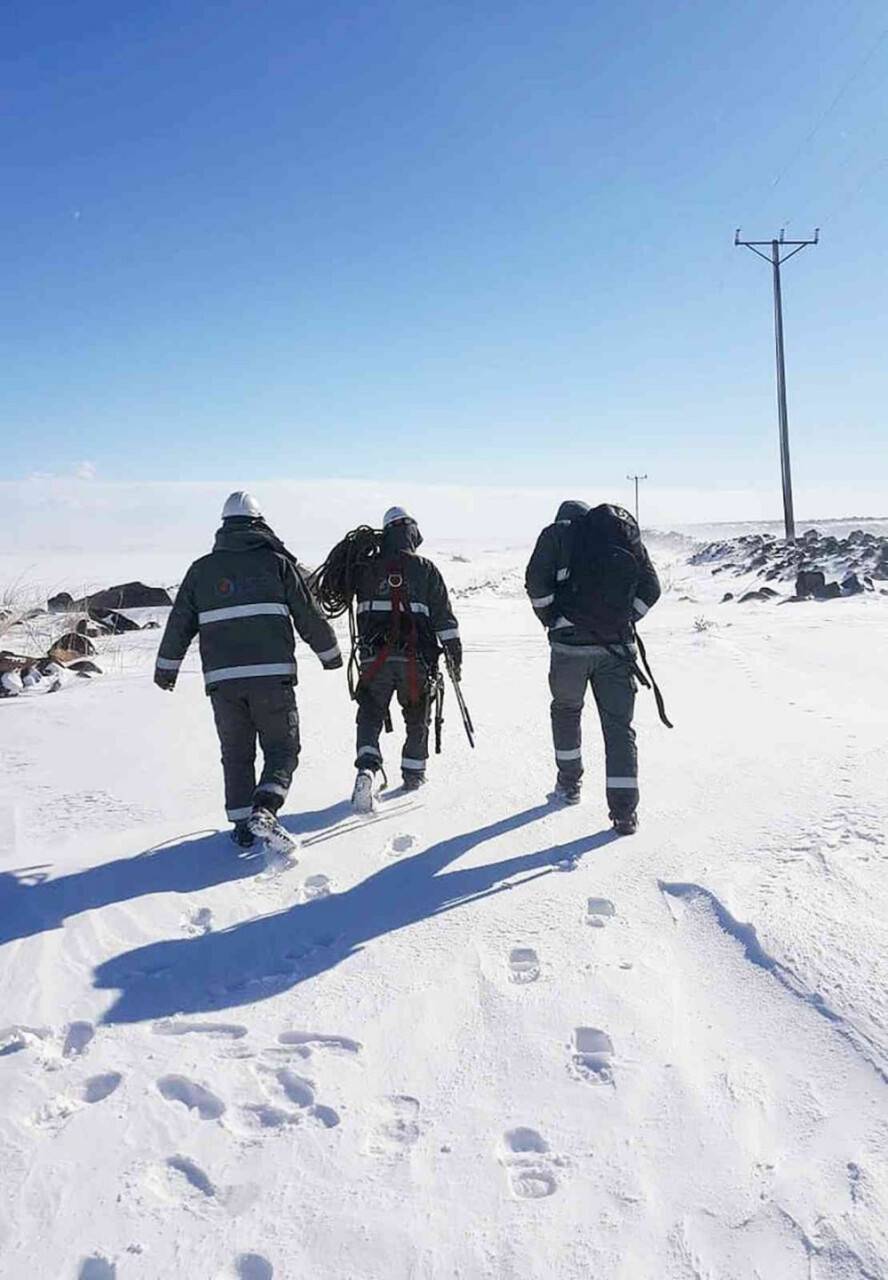 Dicle Elektrik bin 860 acil müdahale ekibiyle arızlara müdahale ediyor