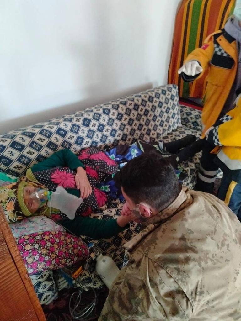 Hasta vatandaş için yol açıldı, sağlık birimine nakli sağlandı